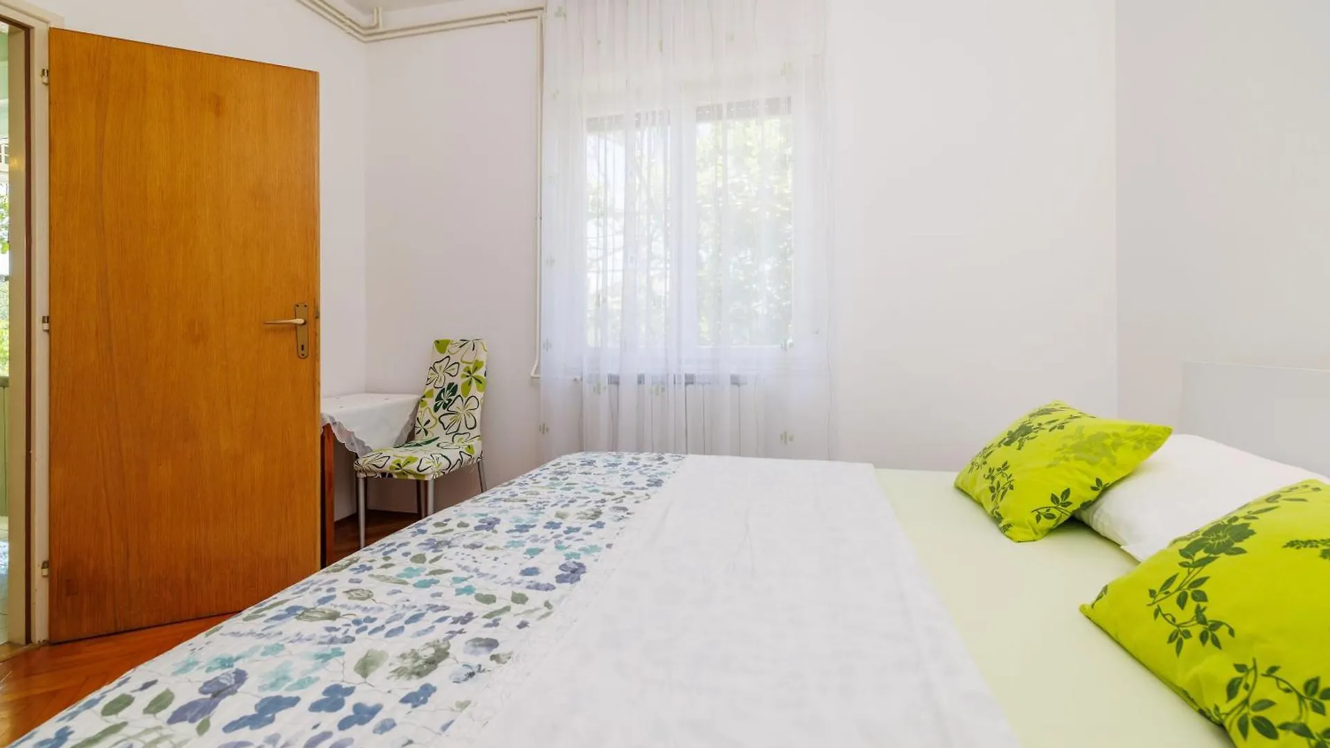 Apartments And Room Petar Banjol