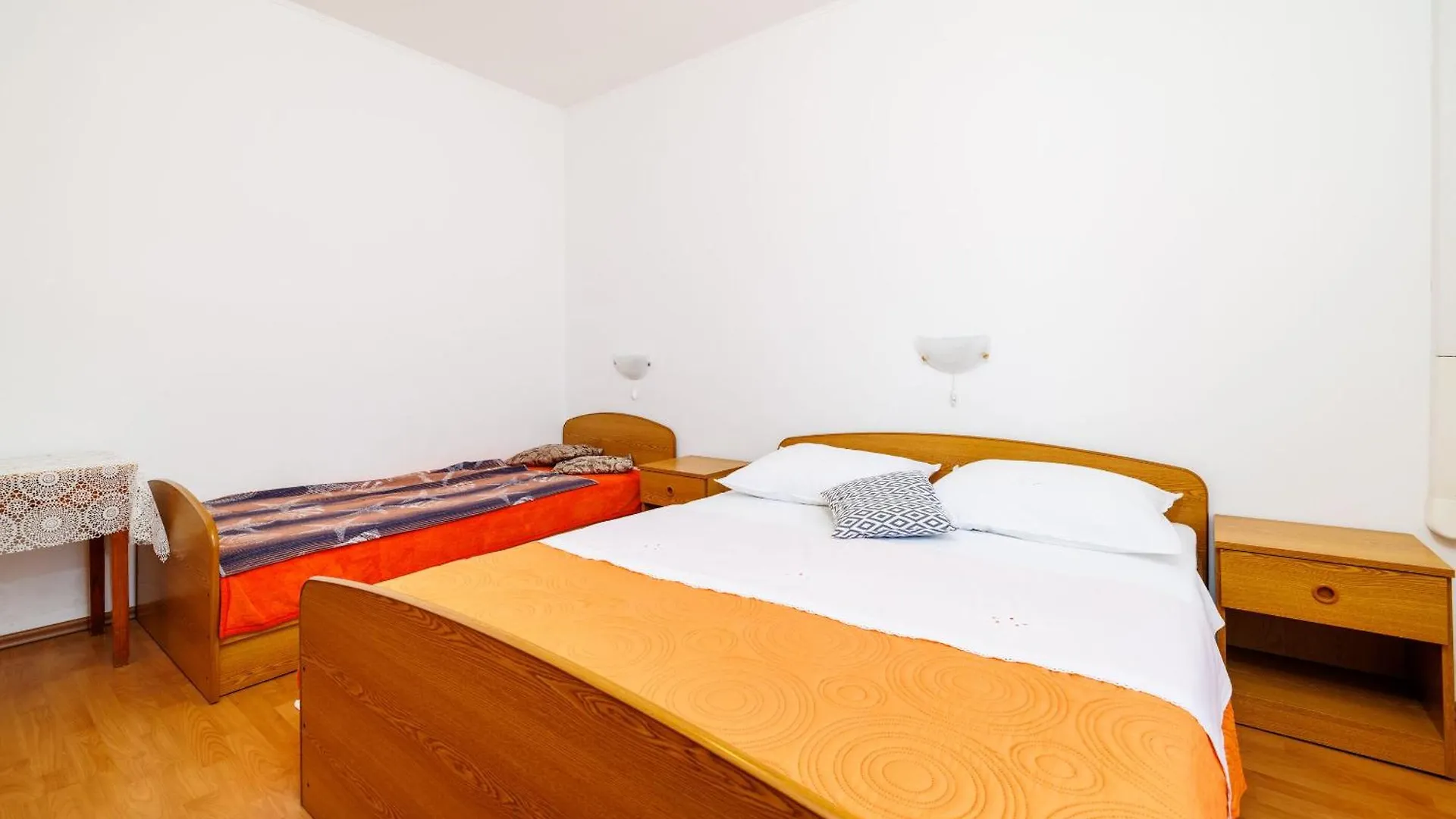 Apartments And Room Petar Banjol