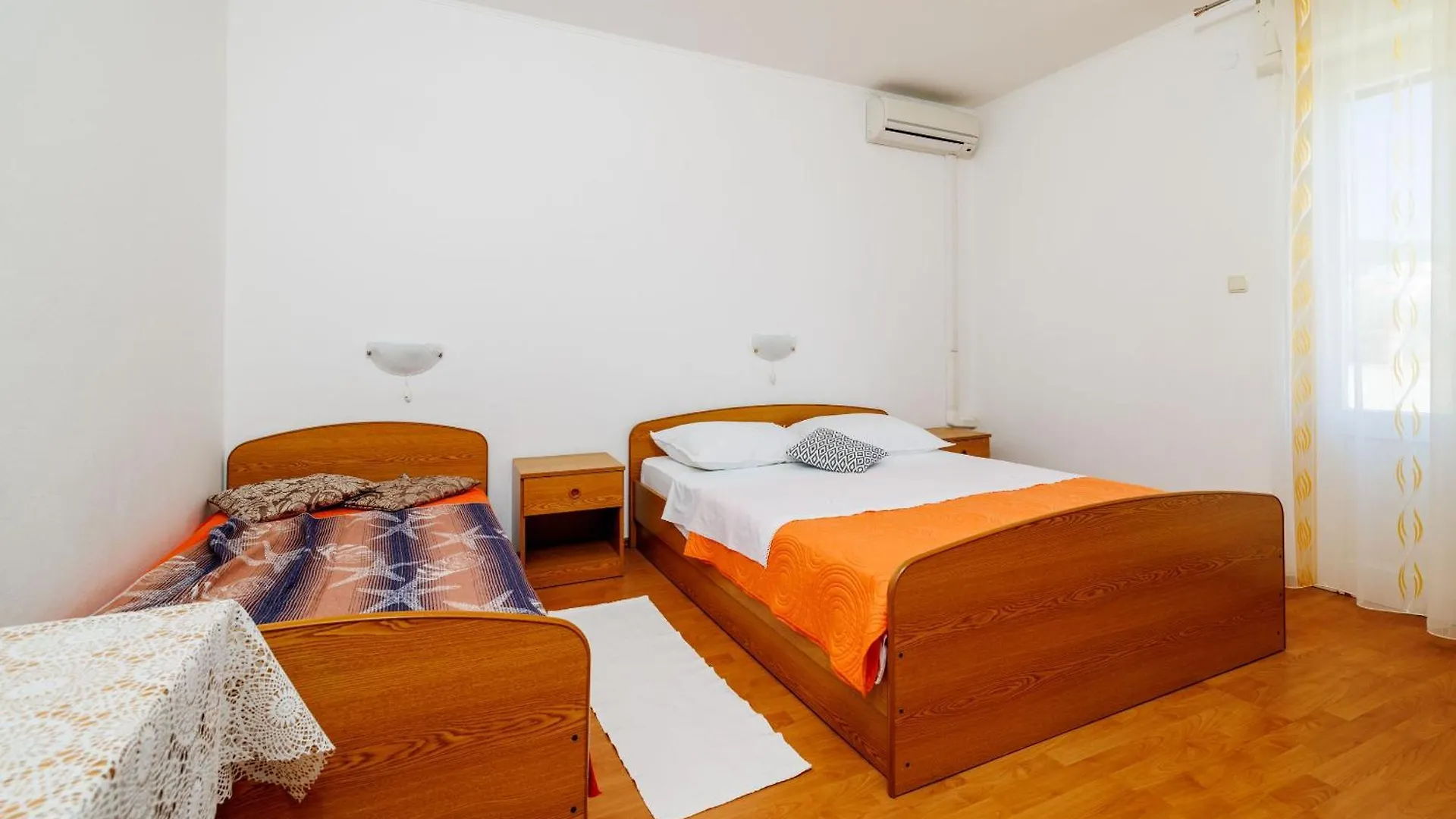 Apartments And Room Petar Banjol Croatia