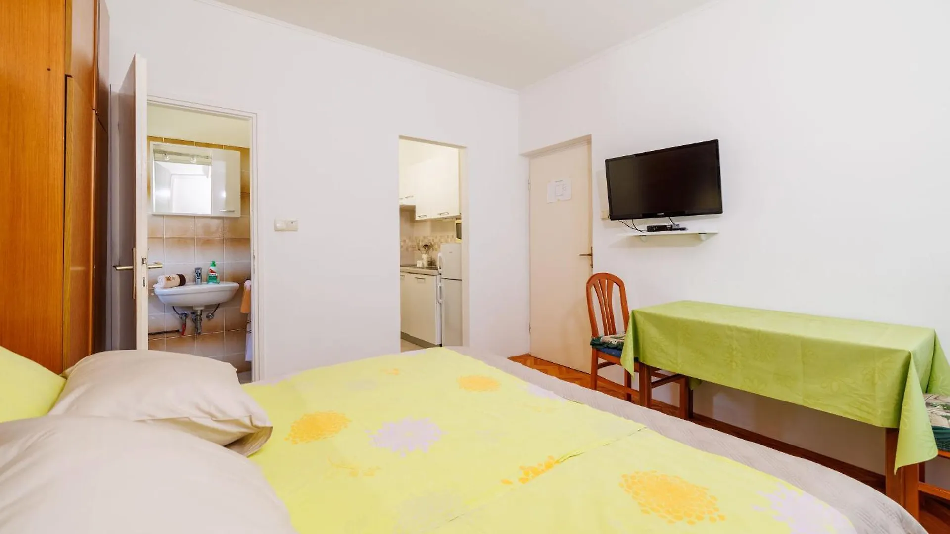 Apartments And Room Petar Banjol
