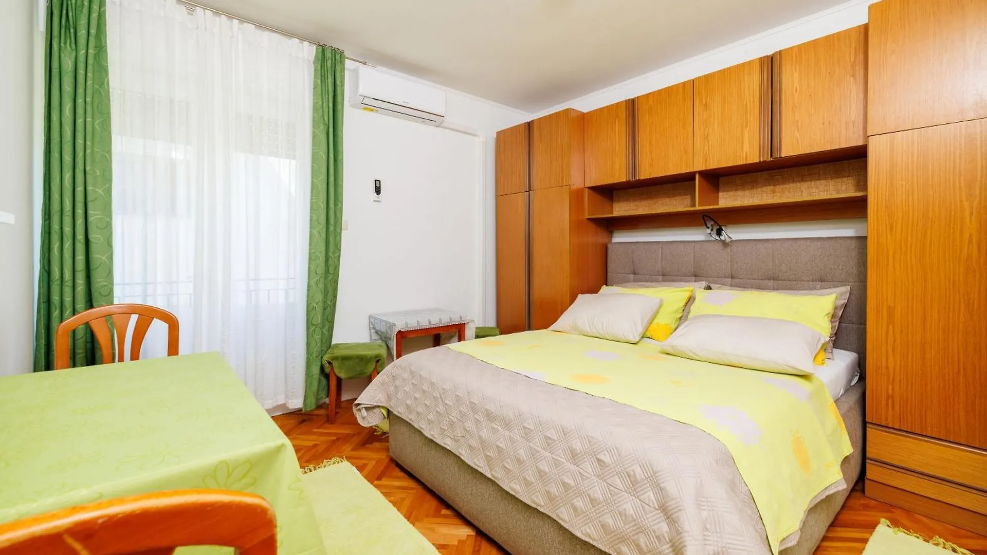 Apartments And Room Petar Banjol