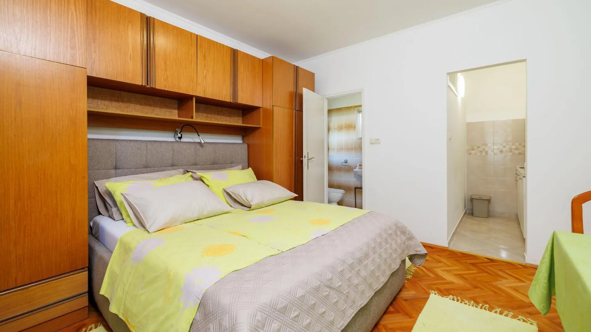 Apartments And Room Petar Banjol Croatia