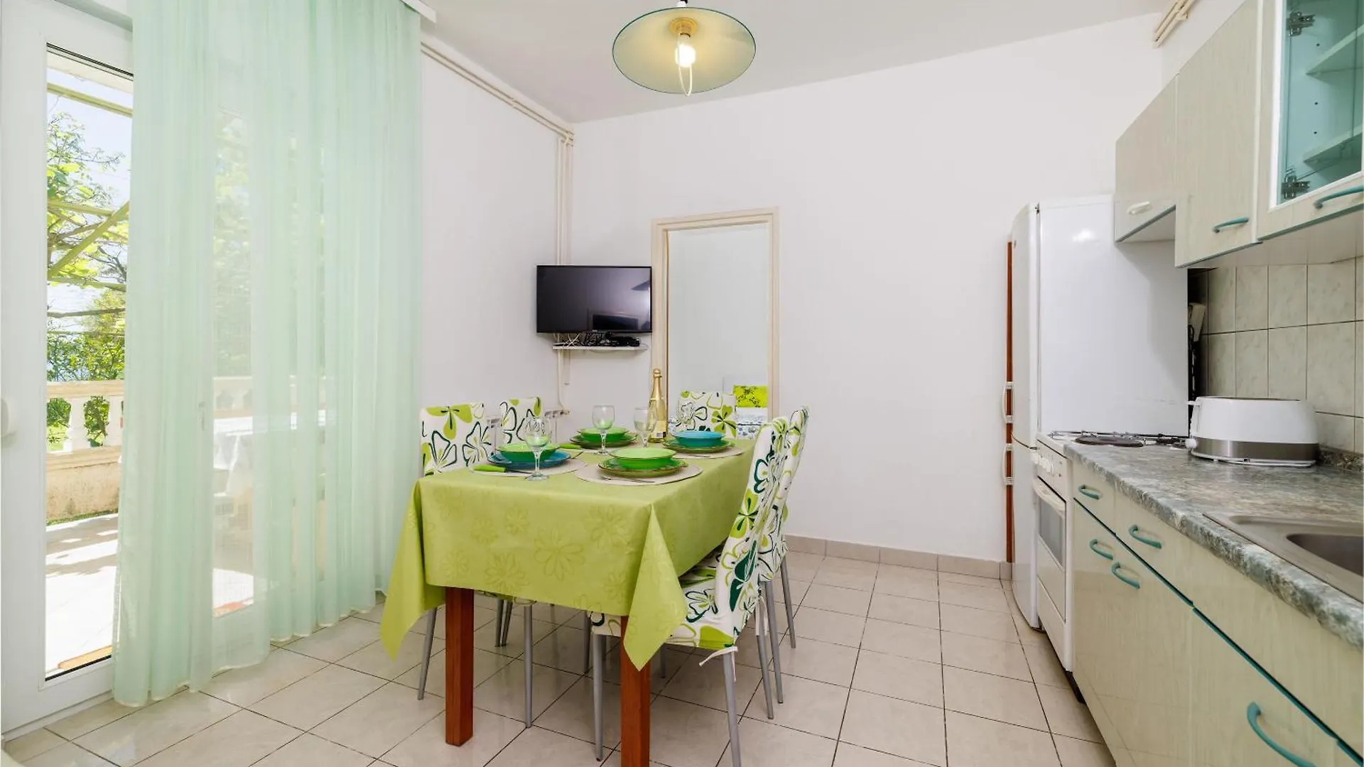Apartments And Room Petar Banjol