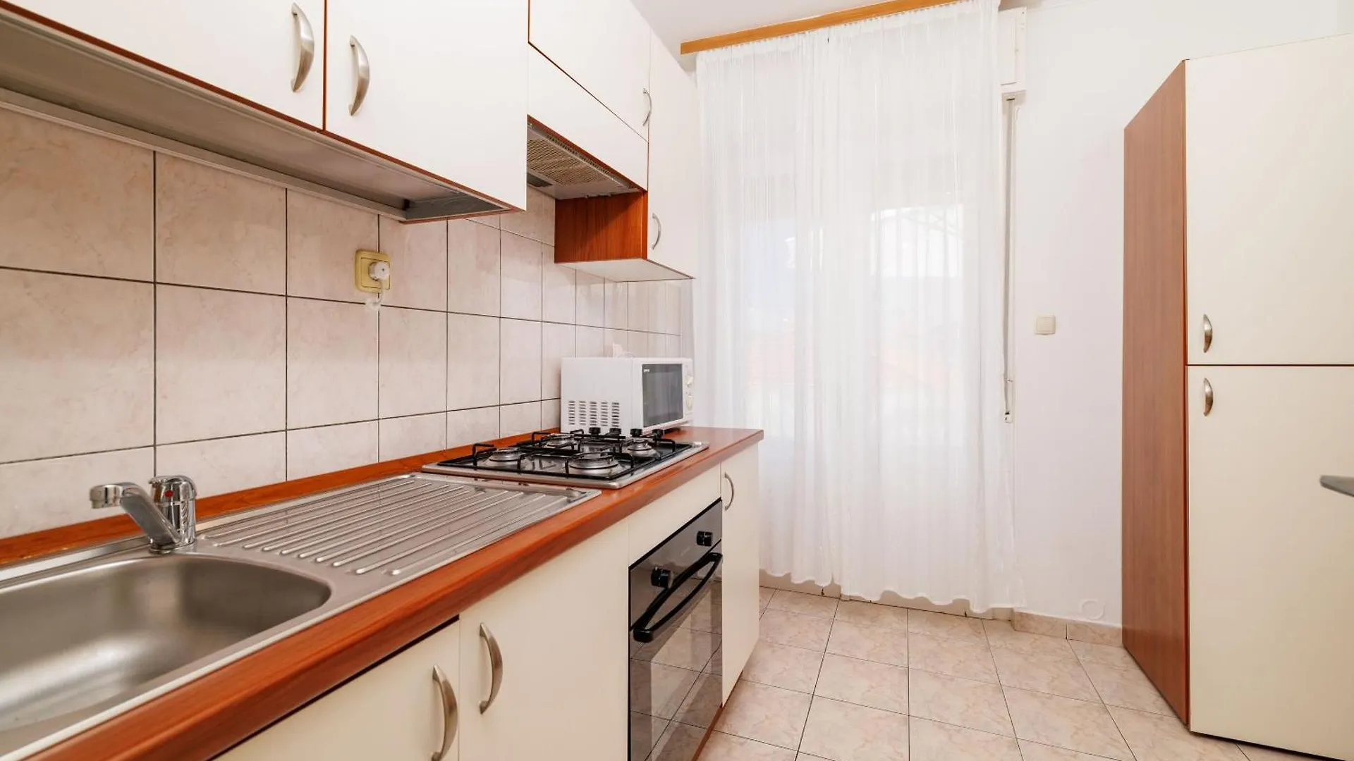 Apartments And Room Petar Banjol