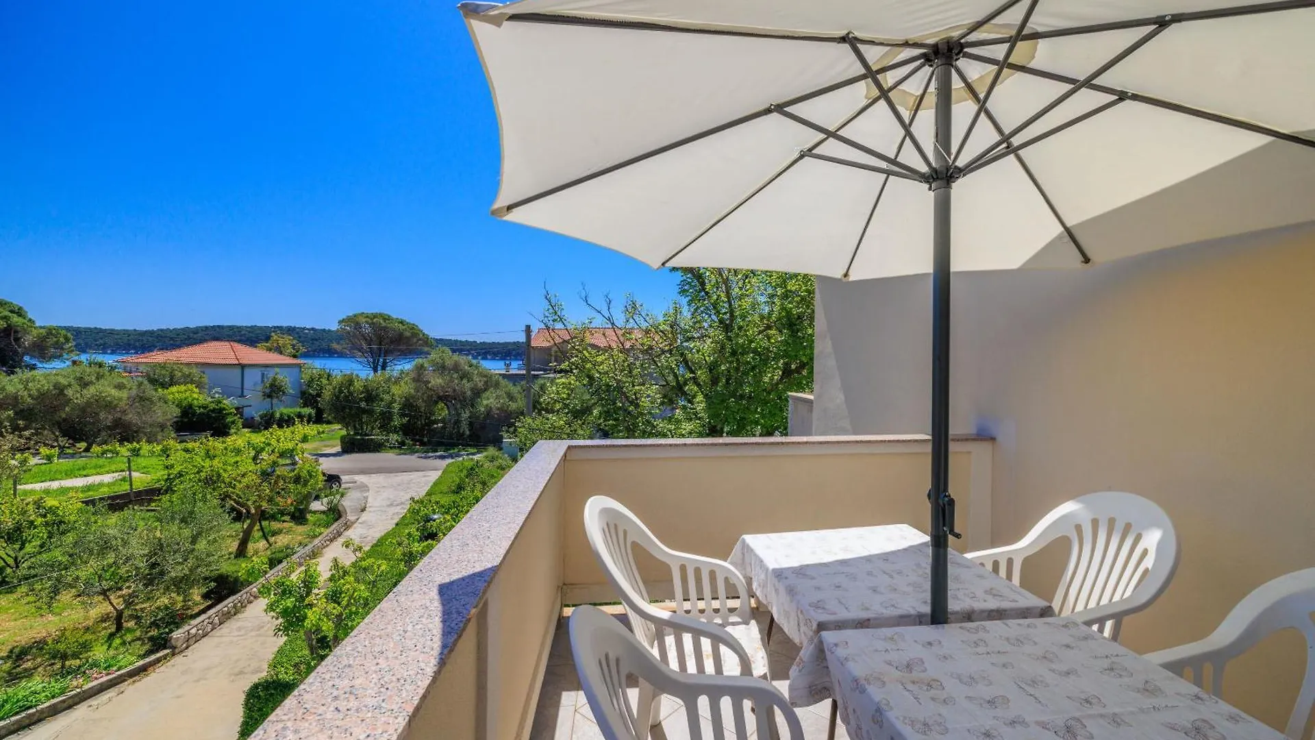 Apartments And Room Petar Banjol