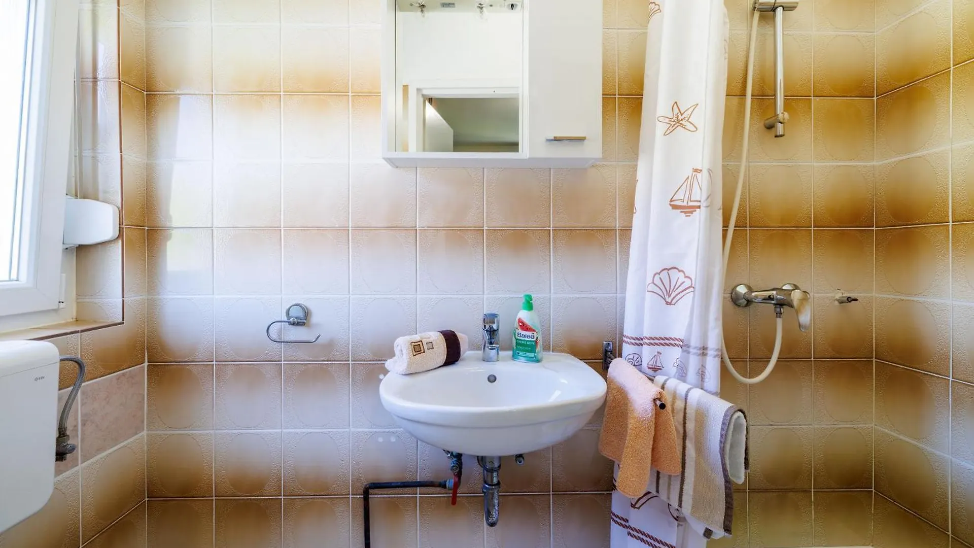 Apartments And Room Petar Banjol