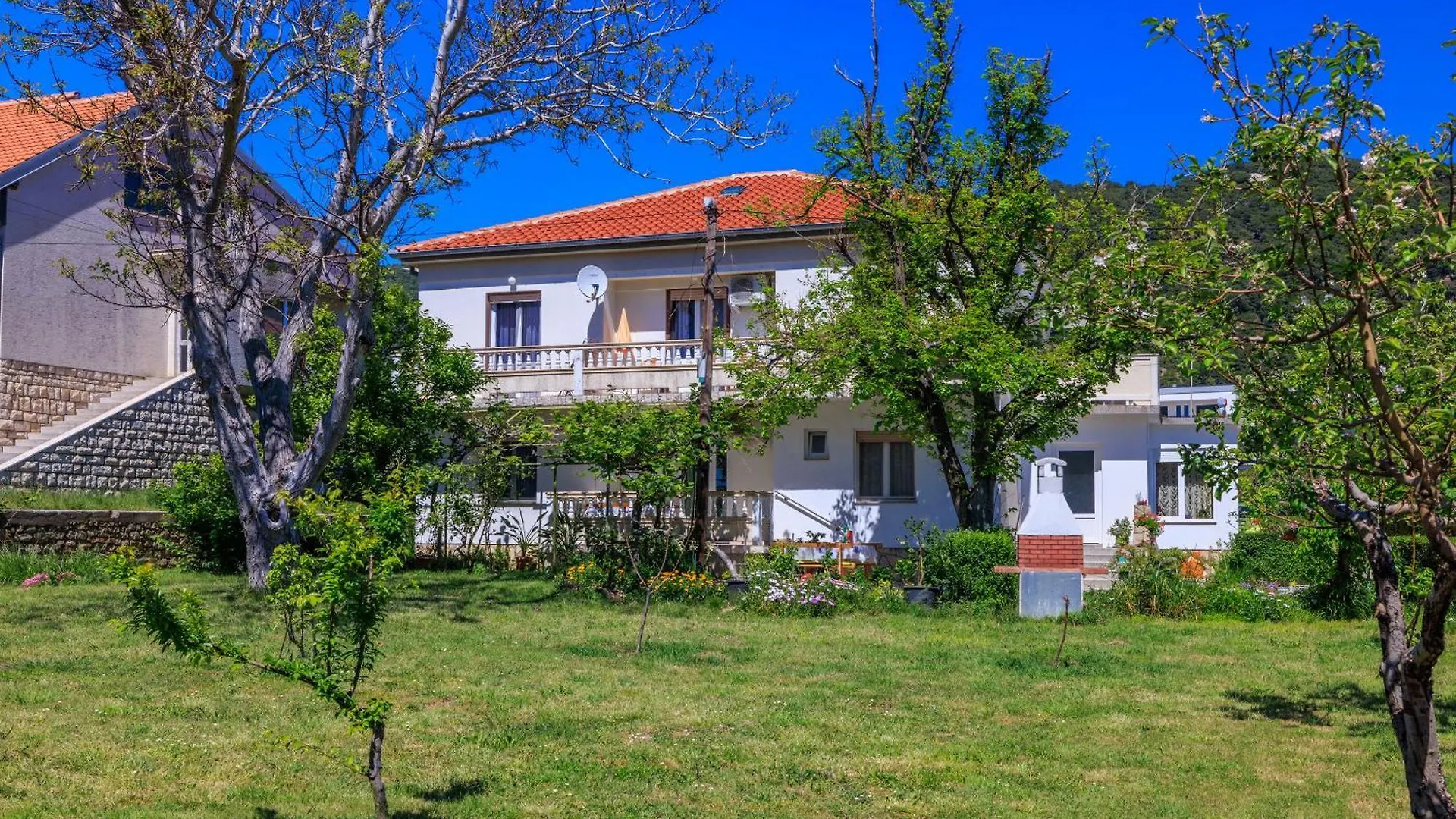 Apartments And Room Petar Banjol