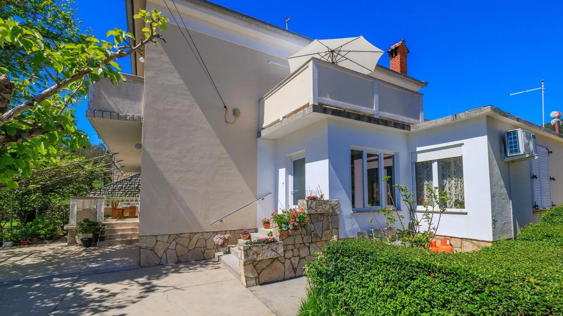 Apartments And Room Petar Banjol